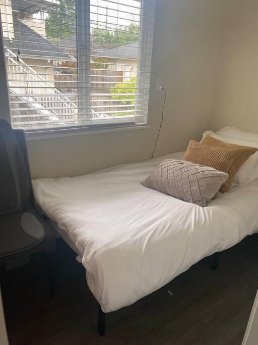 4 Bedroom Upper Level Kits Home Vancouver Zewnętrze zdjęcie